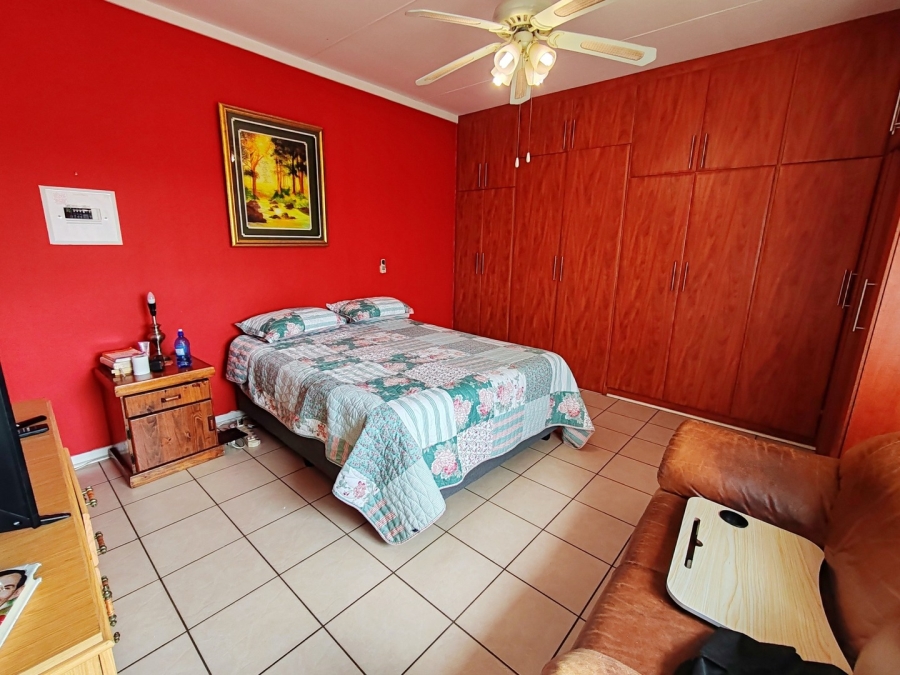 3 Bedroom Property for Sale in Van Der Hoff Park North West